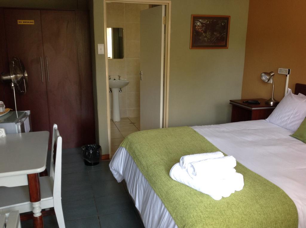 Amigos Bed & Breakfast - No Loadshedding Mbombela Quarto foto
